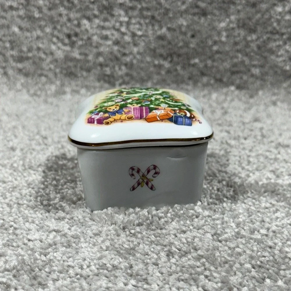 Royal Yarmouth O Christmas Tree Porcelain Music Box 1986 Limited Edition Vintage